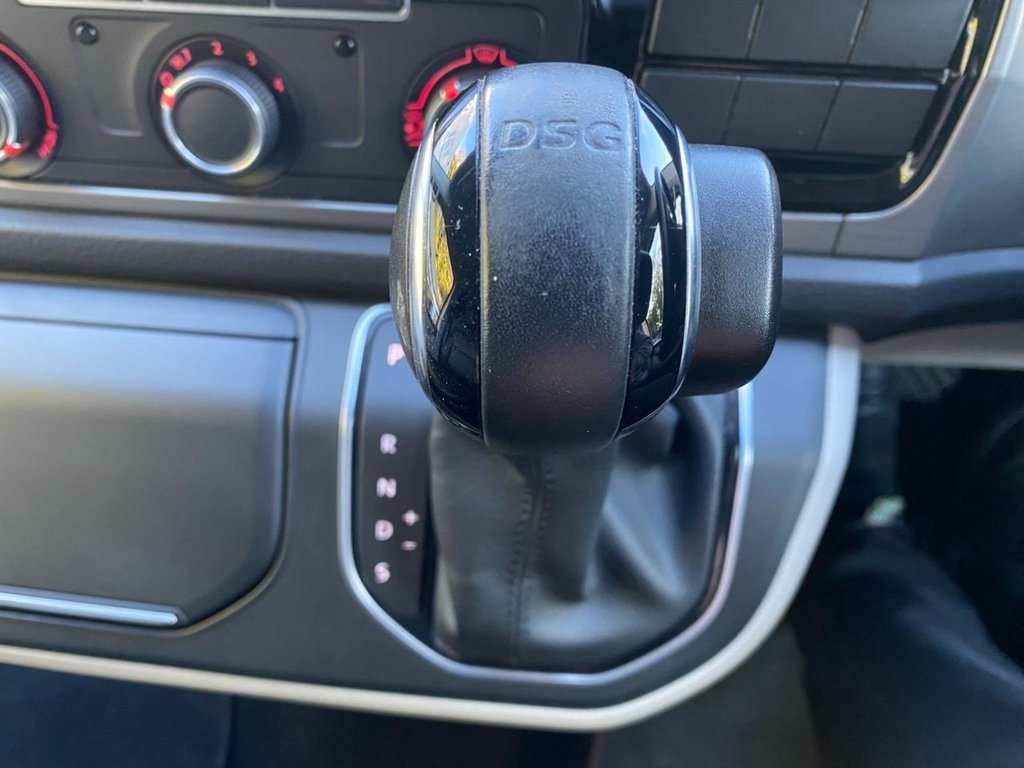 USED 2017 17 VOLKSWAGEN TRANSPORTER 2.0 BiTDI T32 BlueMotion Tech Highline Kombi Double Cab 5dr Diesel DSG FWD SWB Euro 6 (s/s) (204 ps) DEMO PLUS ONE OWNER TOP SPEC