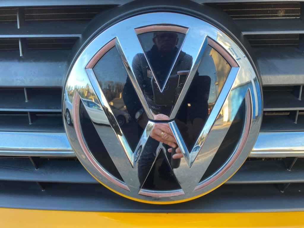 USED 2017 17 VOLKSWAGEN TRANSPORTER 2.0 BiTDI T32 BlueMotion Tech Highline Kombi Double Cab 5dr Diesel DSG FWD SWB Euro 6 (s/s) (204 ps) DEMO PLUS ONE OWNER TOP SPEC