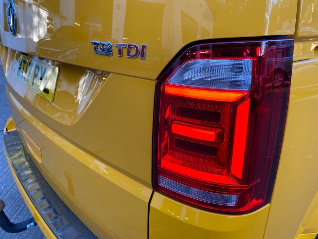 USED 2017 17 VOLKSWAGEN TRANSPORTER 2.0 BiTDI T32 BlueMotion Tech Highline Kombi Double Cab 5dr Diesel DSG FWD SWB Euro 6 (s/s) (204 ps) DEMO PLUS ONE OWNER TOP SPEC