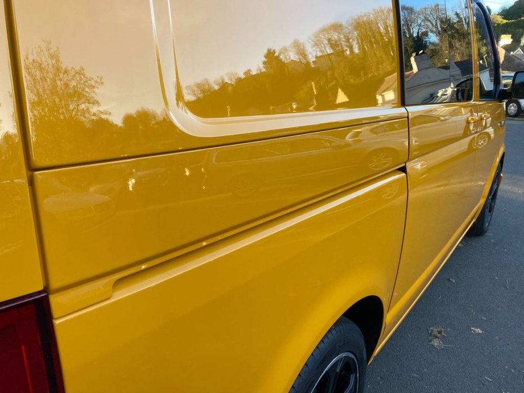 USED 2017 17 VOLKSWAGEN TRANSPORTER 2.0 BiTDI T32 BlueMotion Tech Highline Kombi Double Cab 5dr Diesel DSG FWD SWB Euro 6 (s/s) (204 ps) DEMO PLUS ONE OWNER TOP SPEC