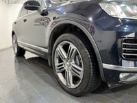 USED 2016 16 VOLKSWAGEN TOUAREG 3.0 TDI V6 BlueMotion Tech R-Line SUV 5dr Diesel Tiptronic 4WD Euro 6 (s/s) (262 ps) 2 keys, FSH, pan roof, leather, NAV