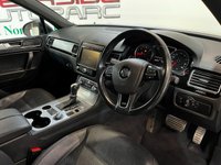USED 2016 16 VOLKSWAGEN TOUAREG 3.0 TDI V6 BlueMotion Tech R-Line SUV 5dr Diesel Tiptronic 4WD Euro 6 (s/s) (262 ps) 2 keys, FSH, pan roof, leather, NAV