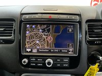 USED 2016 16 VOLKSWAGEN TOUAREG 3.0 TDI V6 BlueMotion Tech R-Line SUV 5dr Diesel Tiptronic 4WD Euro 6 (s/s) (262 ps) 2 keys, FSH, pan roof, leather, NAV