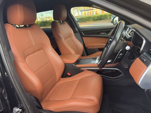 2022 JAGUAR F-PACE - Photo 3