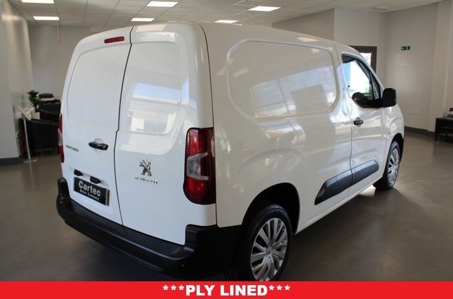 2020 Peugeot Partner 1.5L Professional 5dr - Photo 8