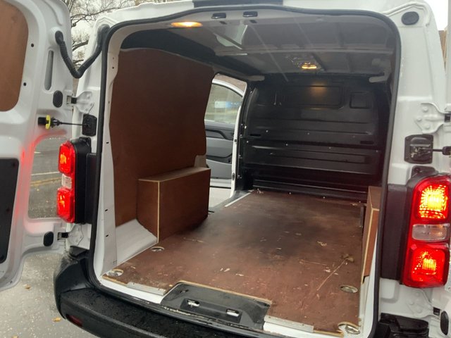 2022 Vauxhall Vivaro 1.5L Dynamic 6dr - Photo 10