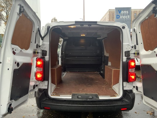 2022 Vauxhall Vivaro 1.5L Dynamic 6dr - Photo 11