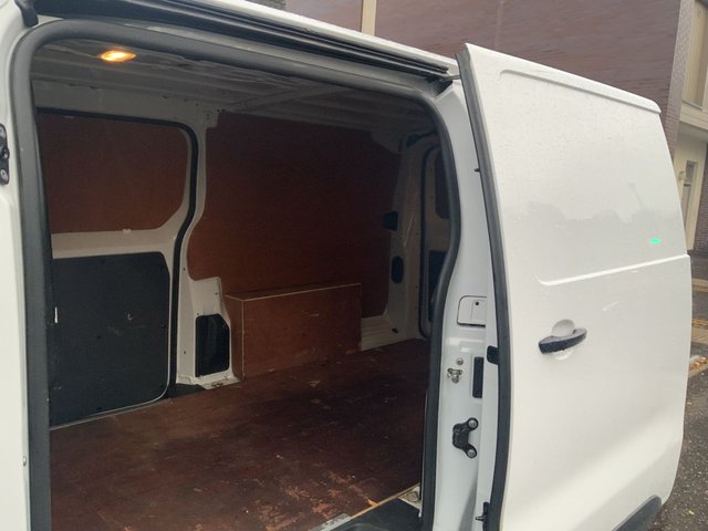 2022 Vauxhall Vivaro 1.5L Dynamic 6dr - Photo 12