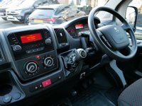 USED 2023 72 PEUGEOT BOXER 335 2.2 BLUEHDI L4 X-LONG BUILT FOR BUSINESS LUTON ( TAIL-LIFT ) 1 OWNER | AIR CON | L4 X-LONG | TAIL-LIFT