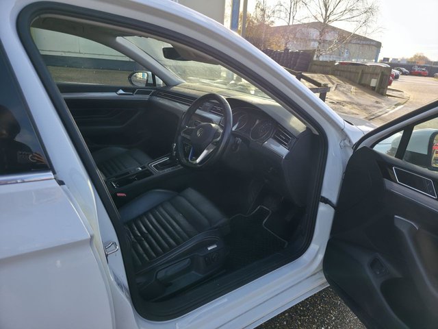 2019 VOLKSWAGEN PASSAT 1.4 TSI 13kWh GTE Estate 5dr Petrol Plug-in Hybrid DSG Euro 6 (s/s) (218 ps) - Photo 11