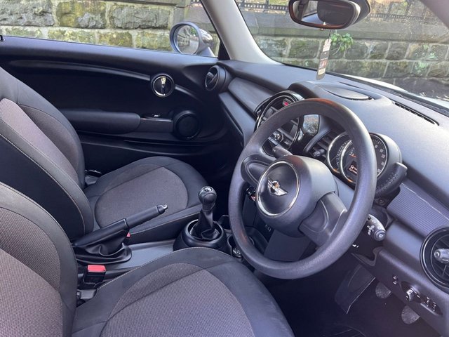 2016 MINI Hatch 1.5L Cooper 3dr - Photo 2