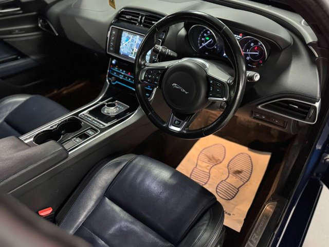 JAGUAR XE 2.0d R-Sport Saloon 4dr Diesel Auto Euro 6 (s/s) - Photo 3