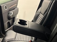 USED 2019 68 LAND ROVER DISCOVERY 3.0 SD V6 HSE Luxury SUV 5dr Diesel Auto 4WD Euro 6 (s/s) (306 ps) Discovery 5 HSE Luxury SUV 4WD Euro 6 306 BHP Complete Service Maintenance record , 8402 Miles , 15359 Miles , 30213  Miles, 53262  Miles,  65131  Miles ,    Hosting a generous specification including Electric Deployable Towbar, Active Rear Locking Differential , All Terrain Progress Control , Heated Steering Wheel, Rear Entertainment Screens with remote and headsets, Privacy Glass