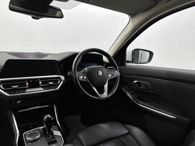 2022 BMW 3 Series - Photo 11
