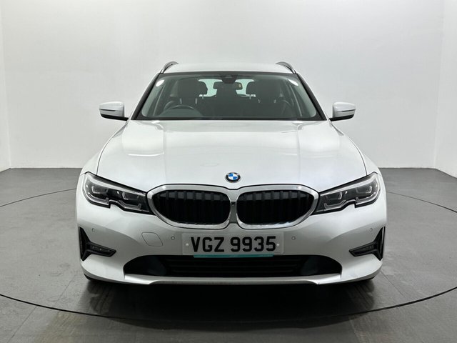 2022 BMW 3 Series - Photo 3