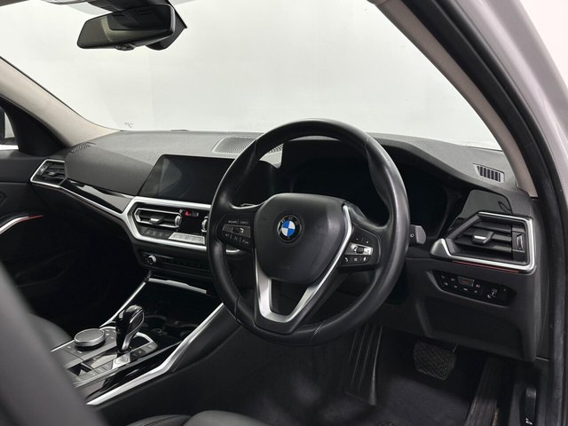 2022 BMW 3 Series - Photo 10