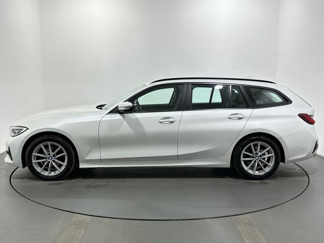 2022 BMW 3 Series - Photo 5