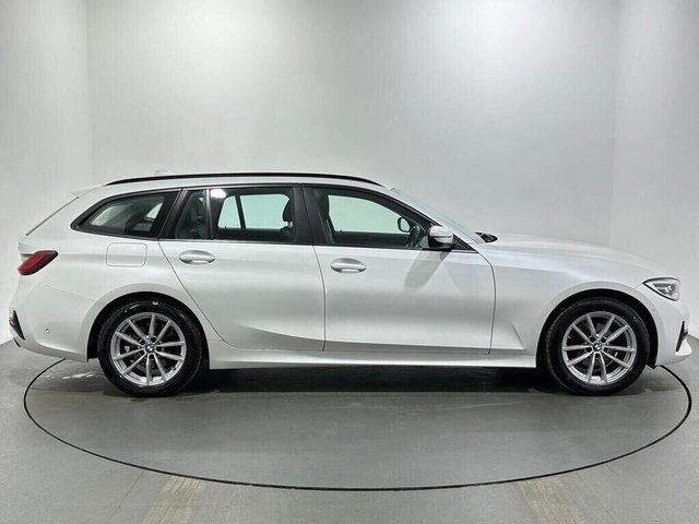 2022 BMW 3 Series - Photo 9