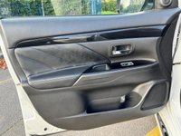 USED 2017 17 MITSUBISHI OUTLANDER 2.0h 12kWh 4h SUV 5dr Petrol Plug-in Hybrid CVT 4WD Euro 6 (s/s) (200 ps) Sunroof, Reverse Camera
