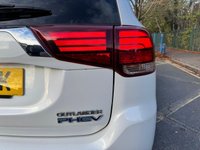 USED 2017 17 MITSUBISHI OUTLANDER 2.0h 12kWh 4h SUV 5dr Petrol Plug-in Hybrid CVT 4WD Euro 6 (s/s) (200 ps) Sunroof, Reverse Camera