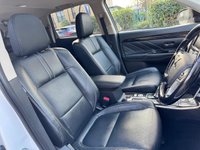 USED 2017 17 MITSUBISHI OUTLANDER 2.0h 12kWh 4h SUV 5dr Petrol Plug-in Hybrid CVT 4WD Euro 6 (s/s) (200 ps) Sunroof, Reverse Camera