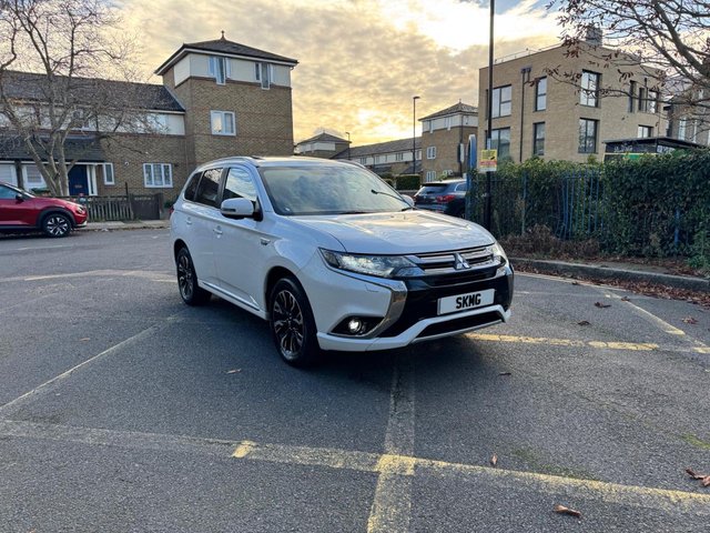 View our Mitsubishi Outlander 2.0h 12kWh 4h SUV 5dr Petrol Plug-in Hybrid CVT 4WD Euro 6 (s/s) (200 ps)