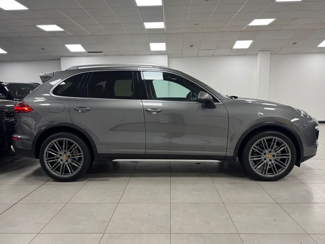 2015 PORSCHE CAYENNE - Photo 4