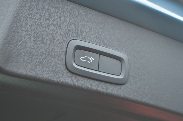 2022 VOLVO XC40 1.5h T4 Recharge 10.7kWh Core SUV 5dr Petrol Plug-in Hybrid Auto Euro 6 (s/s) (211 ps) Only 1 Owner - Photo 10