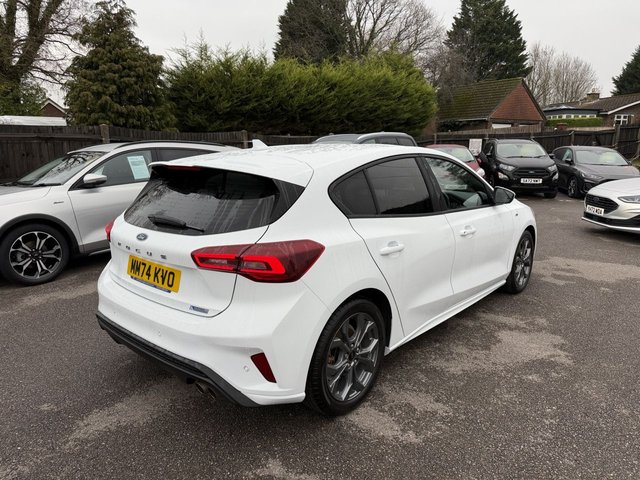 2024 Ford Focus 1L St-Line 5dr - Photo 3