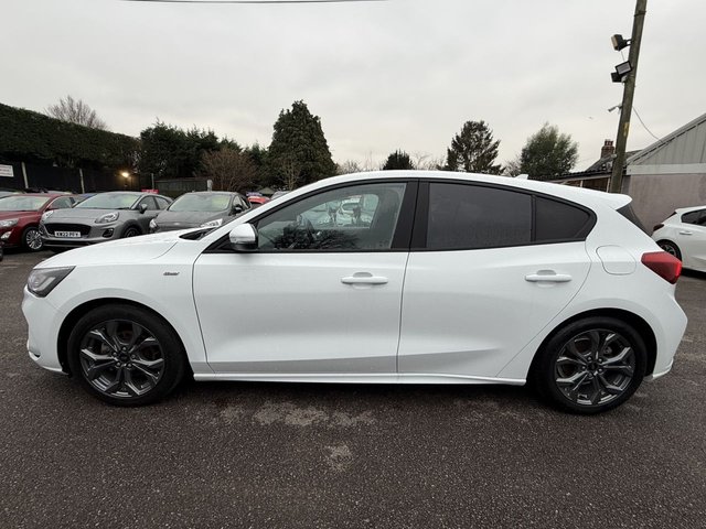 2024 Ford Focus 1L St-Line 5dr - Photo 6