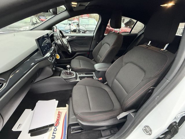 2024 Ford Focus 1L St-Line 5dr - Photo 9