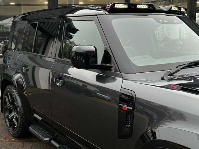 2025 Land Rover DEFENDER 110 - Photo 12