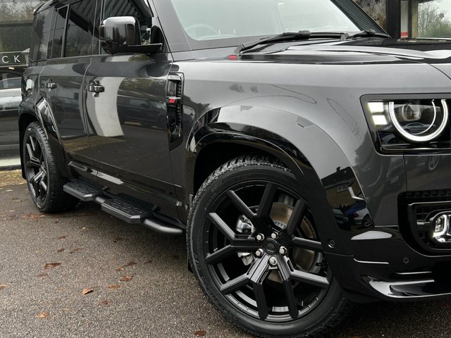 2025 Land Rover DEFENDER 110 - Photo 7