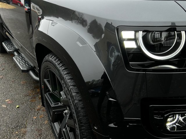 2025 Land Rover DEFENDER 110 - Photo 9