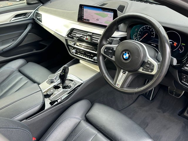 2019 BMW 5 SERIES - Photo 2