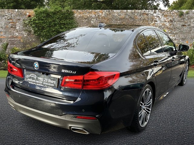 2019 BMW 5 SERIES - Photo 3