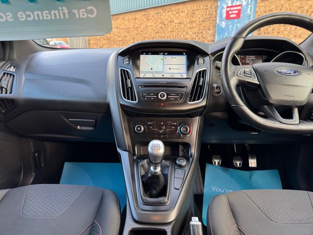 2018 Ford Focus 1L St-Line 5dr - Photo 2