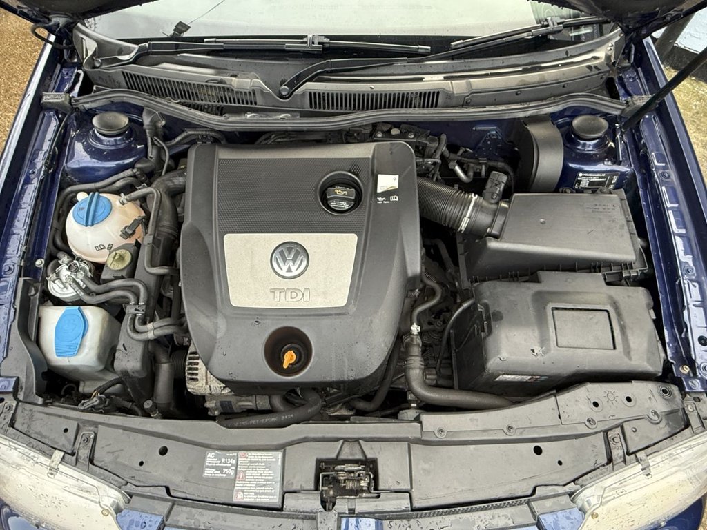 USED 2005 05 VOLKSWAGEN BORA 1.9 TDI PD Highline Saloon 4dr Diesel Manual (149 g/km, 130 bhp) FULL SERVICE HISTORY + CRUISE