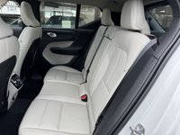 USED 2020 70 VOLVO XC40 2.0 B4 MHEV Inscription SUV 5dr Petrol Hybrid Auto Euro 6 (s/s) (197 ps) Panoramic Roof + Blond Leather