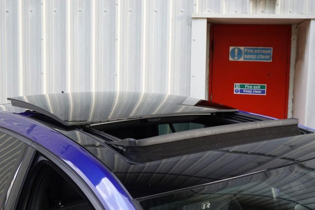 2017 VOLKSWAGEN GOLF 2.0 TSI BlueMotion Tech R Hatchback 5dr Petrol Manual 4Motion Euro 6 (s/s) (310 ps) - Photo 5