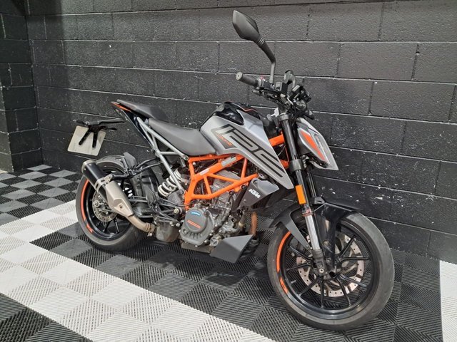 View our KTM 125 DUKE
