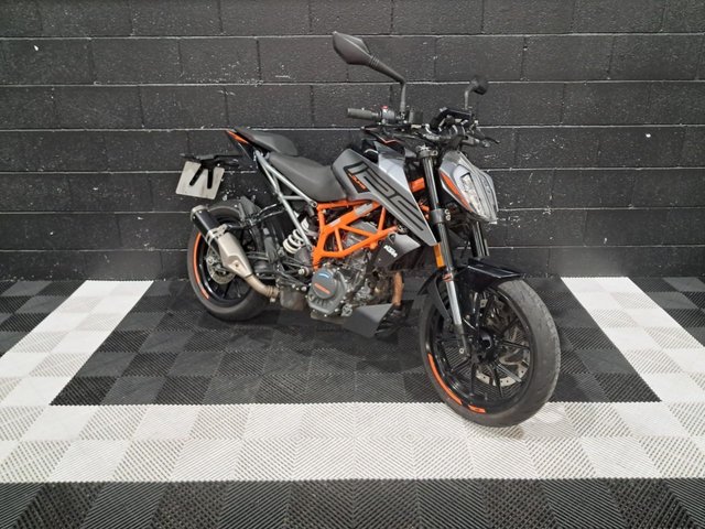 View our KTM 125 DUKE