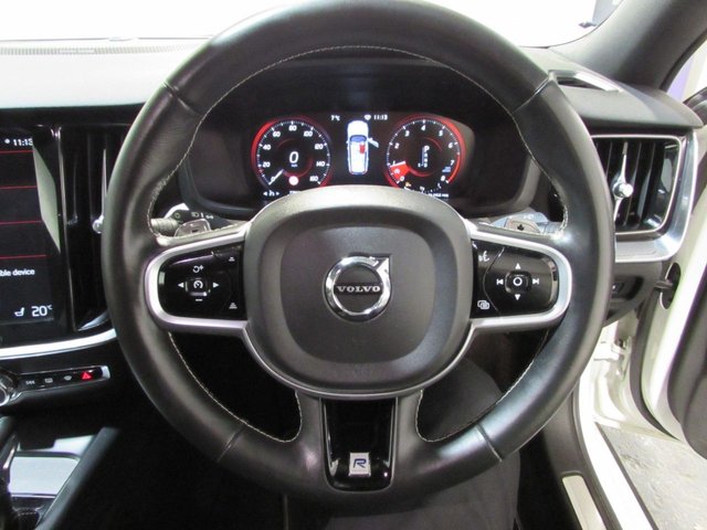 2020 VOLVO V60 - Photo 10