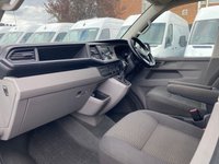 USED 2020 70 VOLKSWAGEN TRANSPORTER 2.0 TDI T32 LWB HIGHLINE 150BHP KOMBI DOUBLE CAB DSG AUTO FWD. AC. SENSORS. FINANCE. PX. 1 OWNER. KOMBI VAN. 5 SEATER. AC. FINANCE. PX.