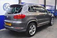 USED 2015 15 VOLKSWAGEN TIGUAN 2.0 TDI BlueMotion Tech R-Line SUV 5dr Diesel Manual 4WD Euro 5 (s/s) (Nav) (140 ps) Front And Rear Parking Sensors, Satellite Navigation, DAB Radio