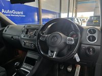 USED 2015 15 VOLKSWAGEN TIGUAN 2.0 TDI BlueMotion Tech R-Line SUV 5dr Diesel Manual 4WD Euro 5 (s/s) (Nav) (140 ps) Front And Rear Parking Sensors, Satellite Navigation, DAB Radio
