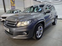 USED 2015 15 VOLKSWAGEN TIGUAN 2.0 TDI BlueMotion Tech R-Line SUV 5dr Diesel Manual 4WD Euro 5 (s/s) (Nav) (140 ps) Front And Rear Parking Sensors, Satellite Navigation, DAB Radio