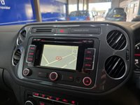 USED 2015 15 VOLKSWAGEN TIGUAN 2.0 TDI BlueMotion Tech R-Line SUV 5dr Diesel Manual 4WD Euro 5 (s/s) (Nav) (140 ps) Front And Rear Parking Sensors, Satellite Navigation, DAB Radio