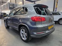 USED 2015 15 VOLKSWAGEN TIGUAN 2.0 TDI BlueMotion Tech R-Line SUV 5dr Diesel Manual 4WD Euro 5 (s/s) (Nav) (140 ps) Front And Rear Parking Sensors, Satellite Navigation, DAB Radio