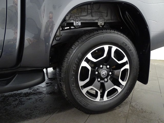 2024 Toyota HI-Lux 2.4L Invincible 4dr - Photo 4